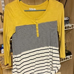 Yellow medium sleeve Maurice’s